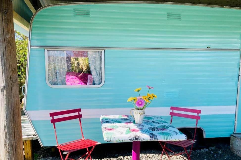 Отель Retro Caravans At Valentia Island Escape Chapeltown Экстерьер фото